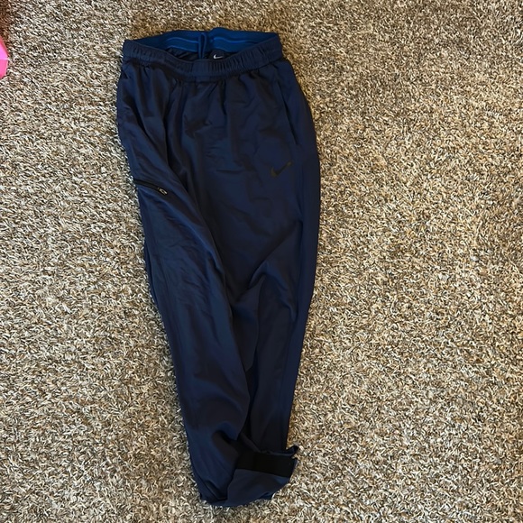Nike joggers - Picture 1 of 3